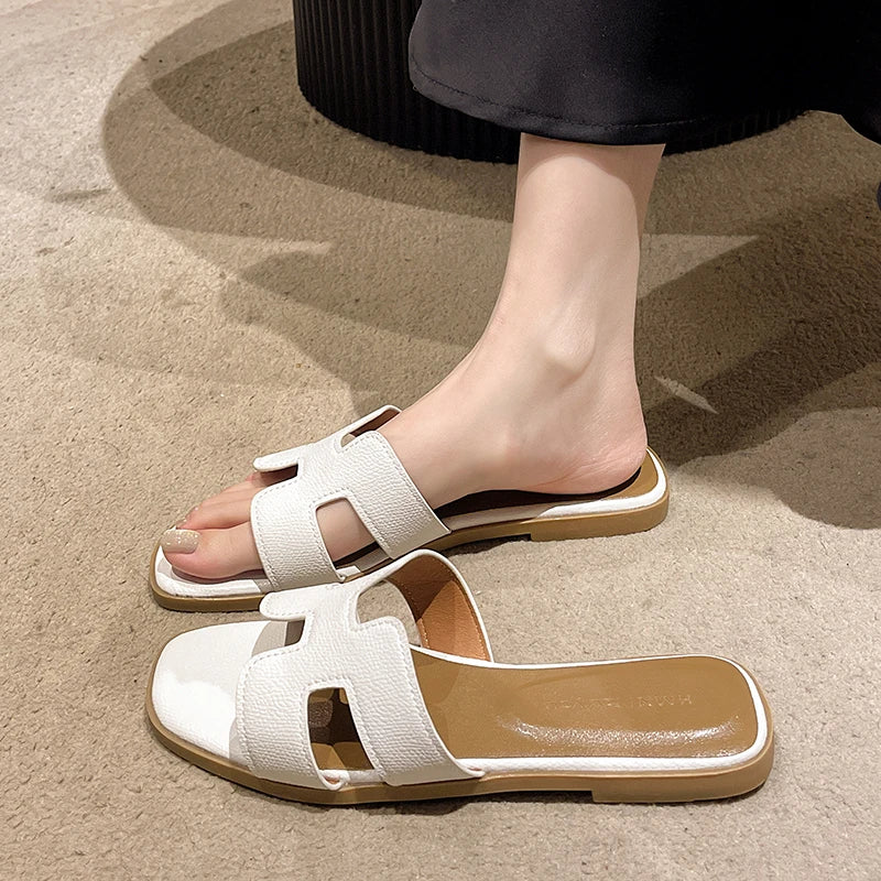 KATE LATEX FLAT SANDALS