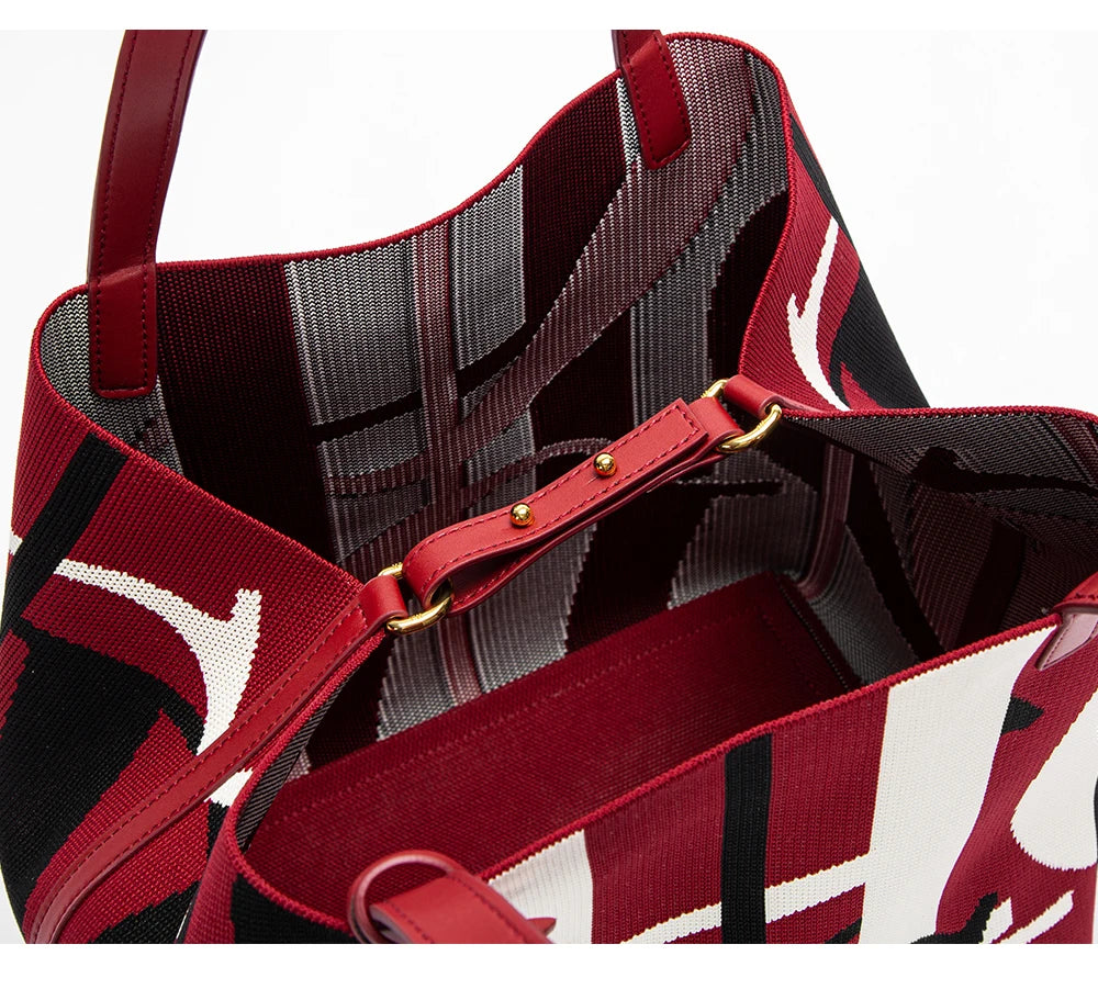 LUCY RETRO BUCKET HANDBAG