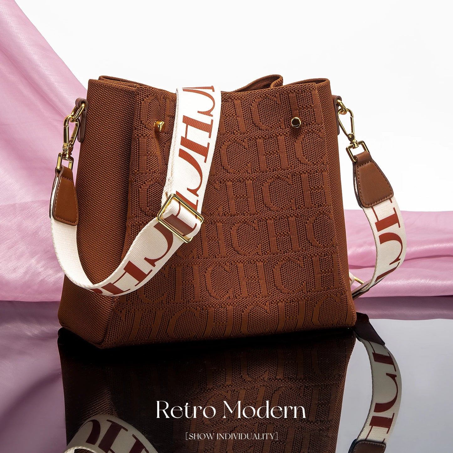 GEORGIA LETTER SHOULDER BAG