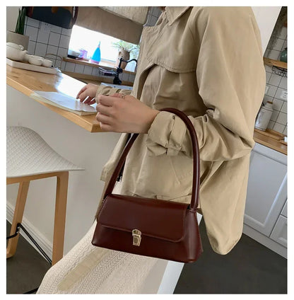 Aria Luxe Saddle Bag