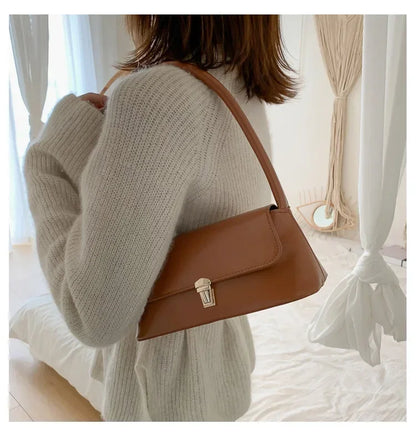 Aria Luxe Saddle Bag