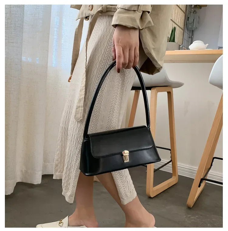 Aria Luxe Saddle Bag