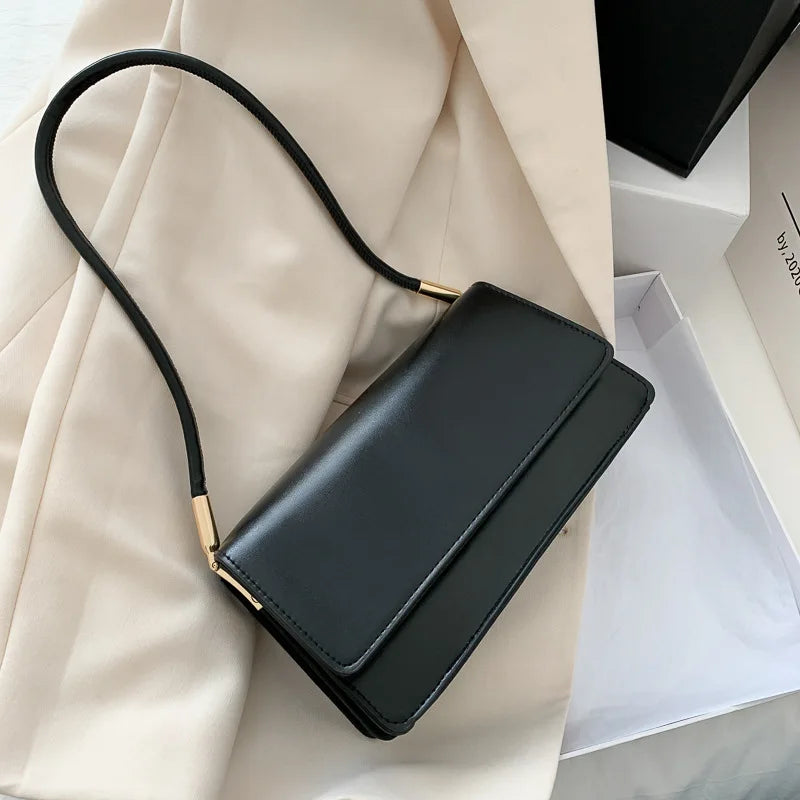 Aria Luxe Saddle Bag