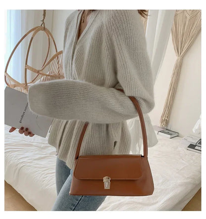 Aria Luxe Saddle Bag