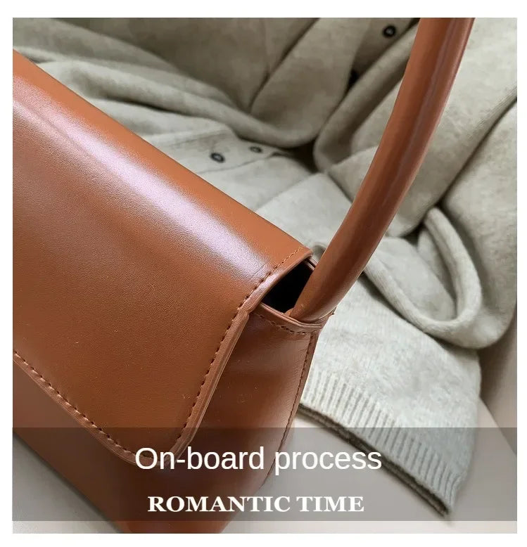 Aria Luxe Saddle Bag