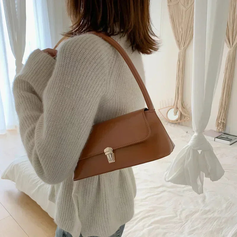 Aria Luxe Saddle Bag