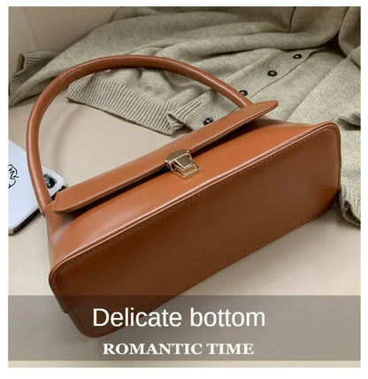 Aria Luxe Saddle Bag