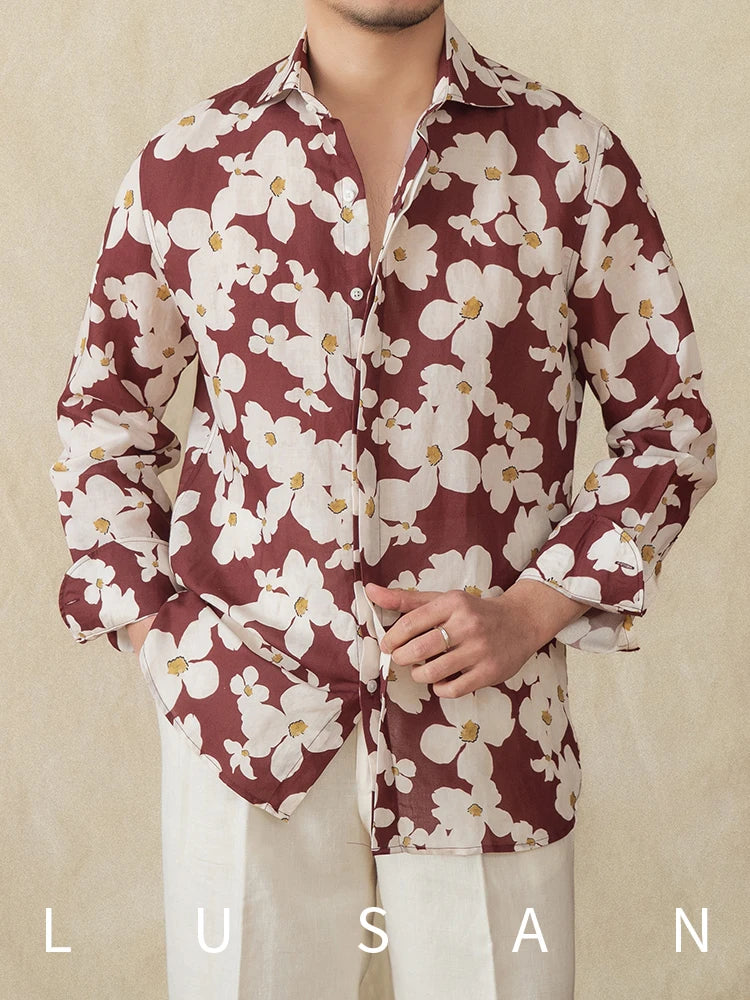 Man wearing a floral shirt with a beige background, featuring the brand 'zara'.