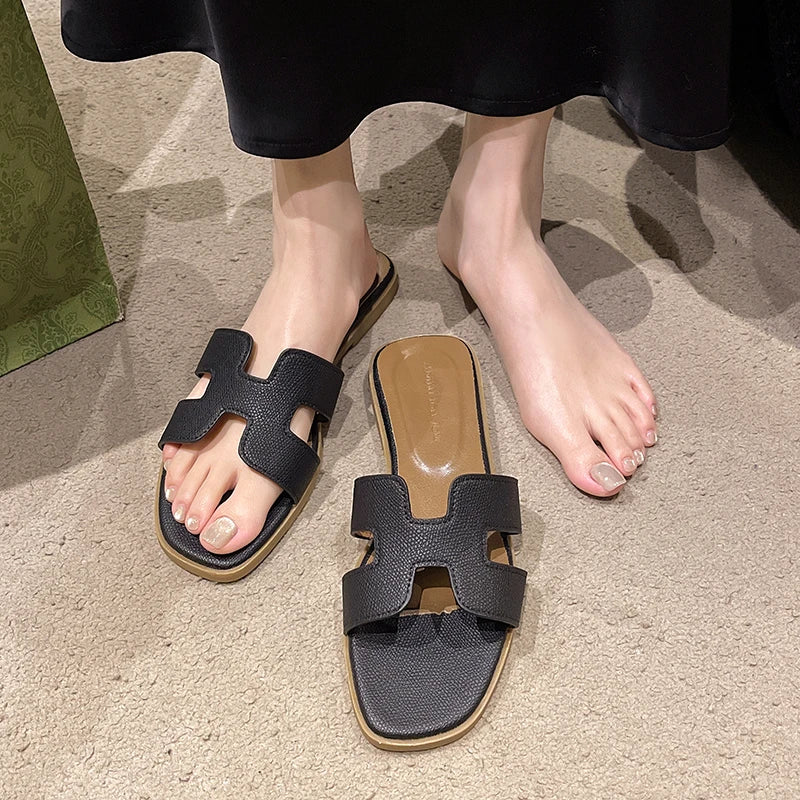 KATE LATEX FLAT SANDALS