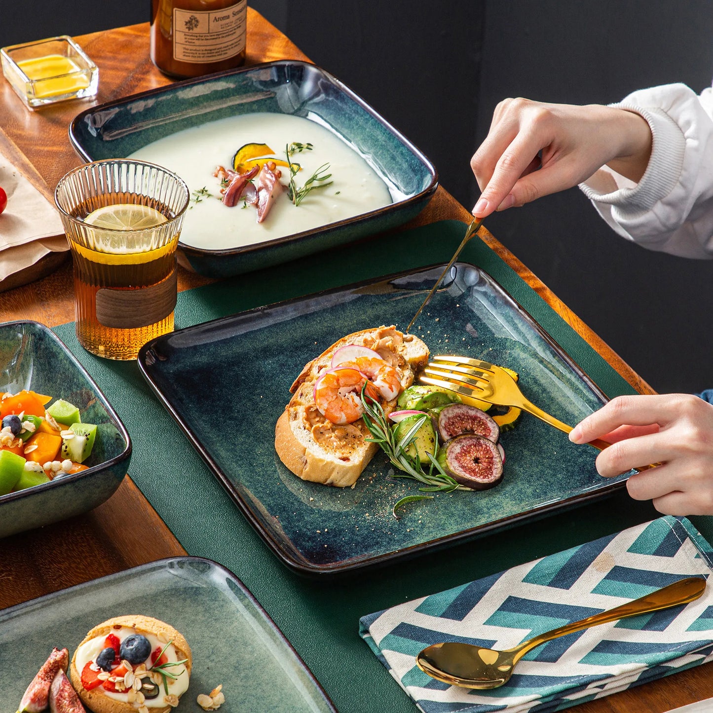 SternGlaze Green Dinnerware Set