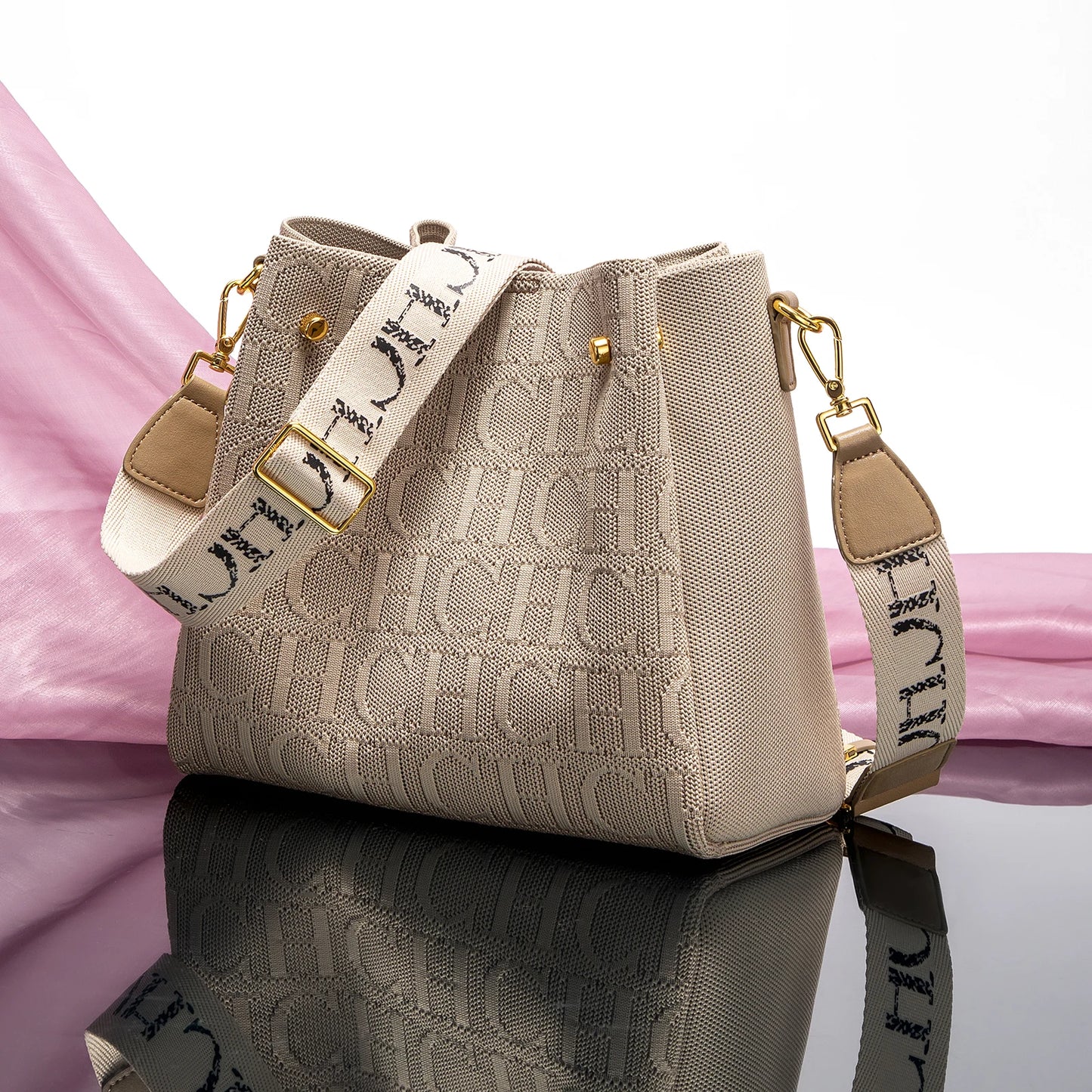 GEORGIA LETTER SHOULDER BAG
