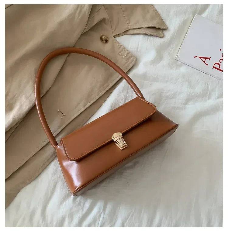 Aria Luxe Saddle Bag